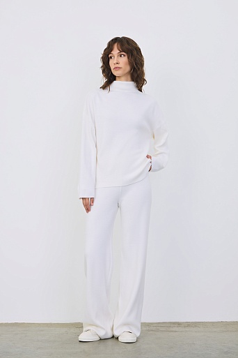 Трикотажный костюм из шерсти, молочный