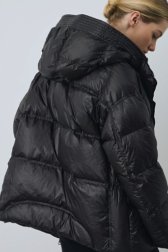 Пуховик-оверсайз с капюшоном, черный
