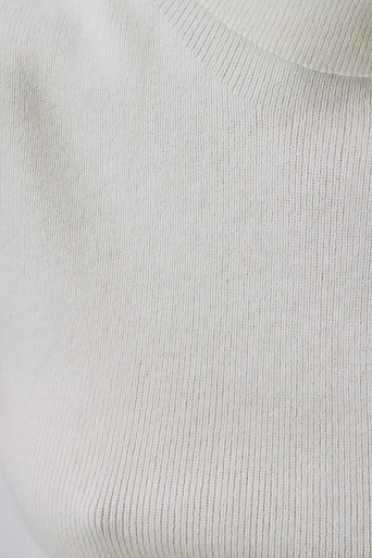 Топ без рукавов из пуха енота, белый