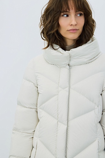 Длинный пуховик со стежкой треугольниками, белый