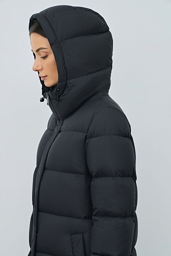 Длинный пуховик с капюшоном, иссиня-черный