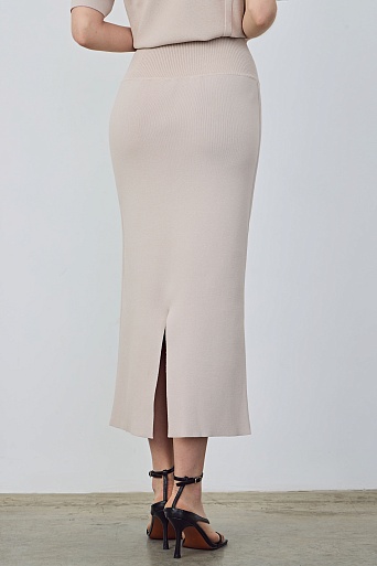 Трикотажная юбка-карандаш, пудровая