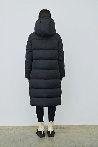 Длинный пуховик с капюшоном, иссиня-черный