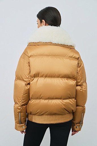 Укороченный пуховик с белым воротником