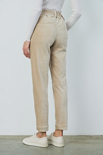Зауженные вельветовые брюки на резинке, бежевые