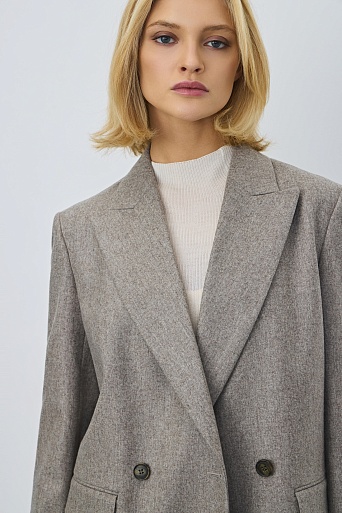 Двубортный жакет на поясе, серо-бежевый меланж