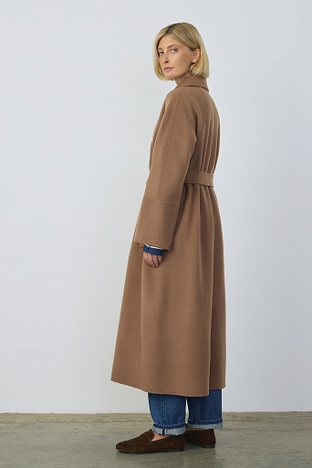 Длинное пальто на поясе, бежевое