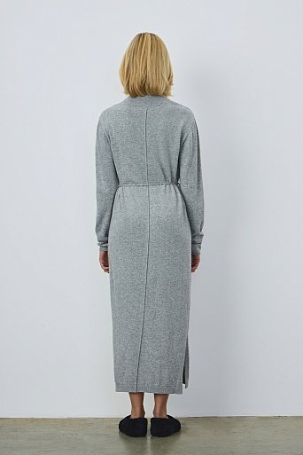 Трикотажное платье с пояском, светло-серое