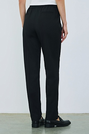 Зауженные брюки из модала на резинке, черные