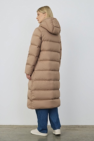 Пуховое пальто со стежкой треугольниками, бежевое