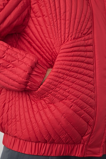 Пуховик с фигурной стежкой, красный