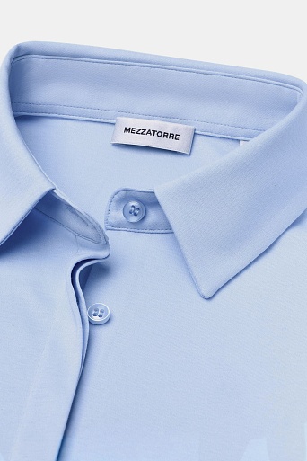 Голубая блуза в рубашечном стиле