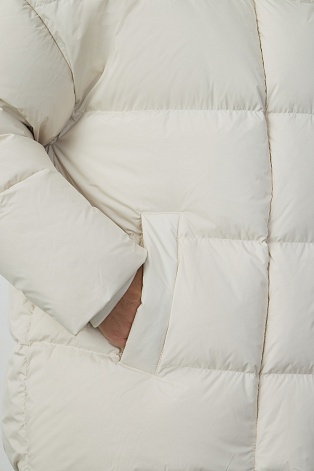 Пуховик с воротником-стойкой, молочный