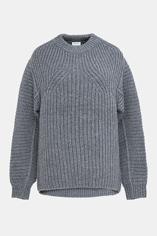 Серый джемпер грубой вязки