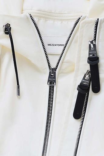 Удлиненная ветровка с капюшоном, молочная