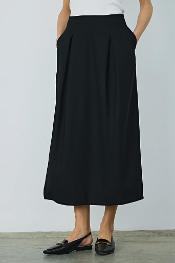 Юбка в складку с разрезом сбоку, черная