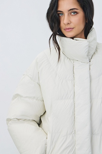 Пуховик с воротником-стойкой, белый