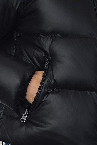 Укороченный пуховик с капюшоном, черный