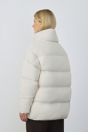 Пуховик с воротником-стойкой, молочный